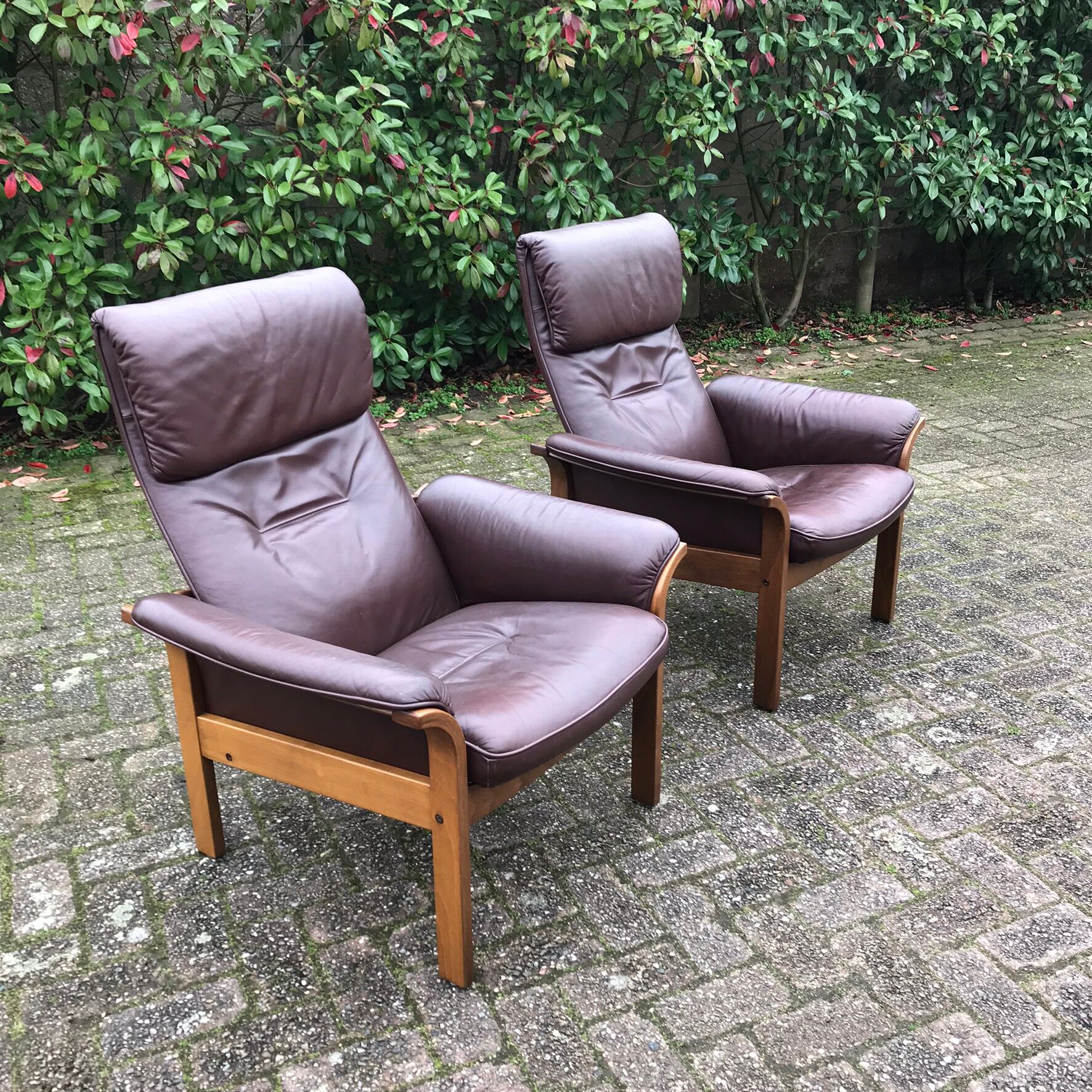 Pair of swedish lounge chairs by Soderber