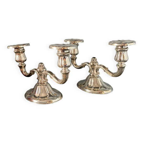 Paire de petits chandeliers ou bouts de table en métal argenté