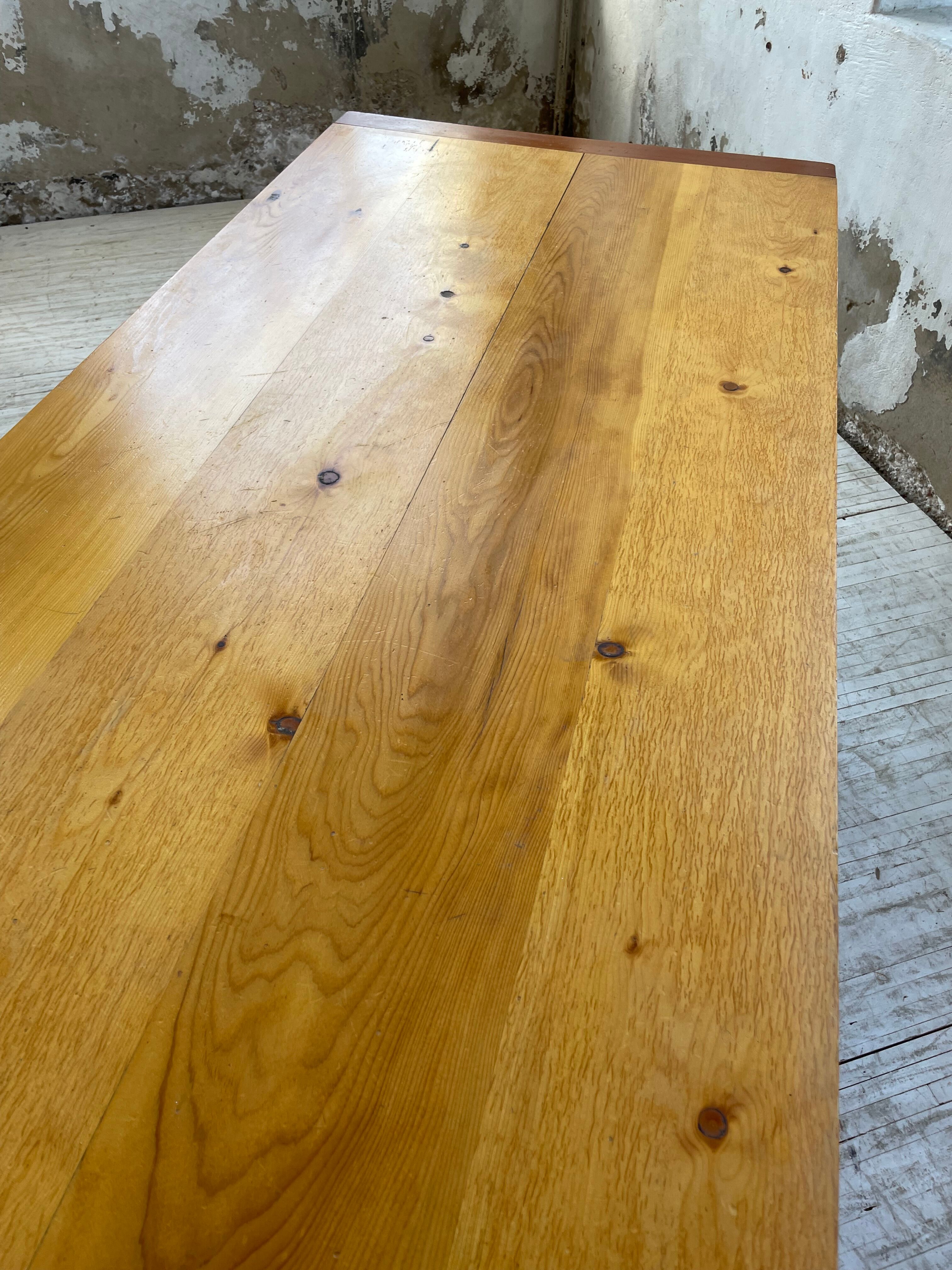 Mountain furniture table in pine 2m