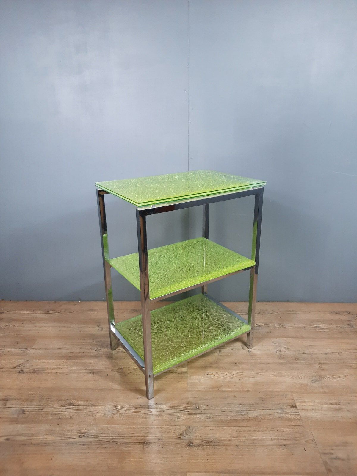 Shelf cabinet in broken tempered glass and metal