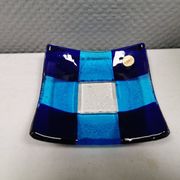 Petit bol/plat en verre de Murano de différentes nuances de bleu.