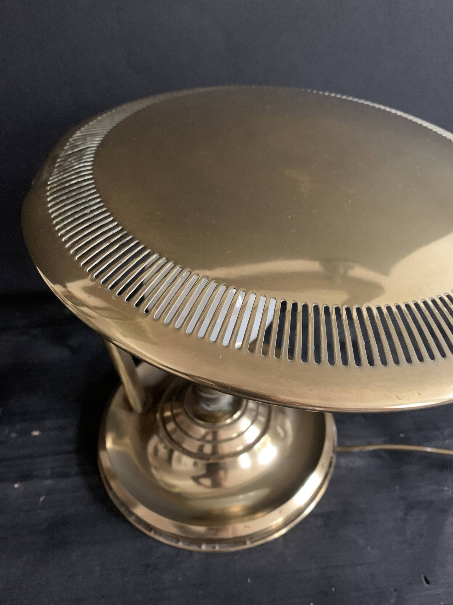 Bauhaus desk lamp, modernist in gilded brass, 1940s