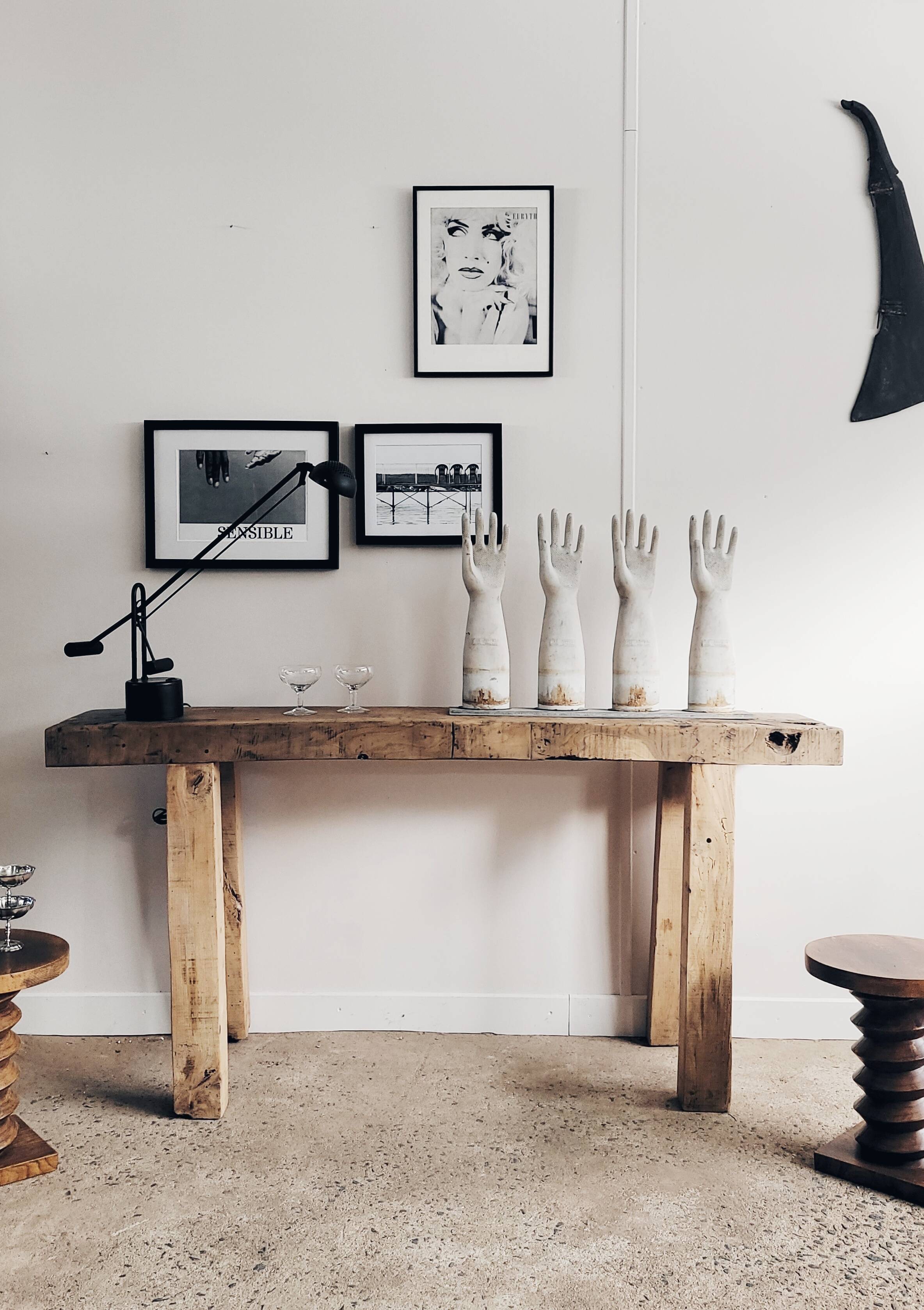 Artisanal workshop in solid wood