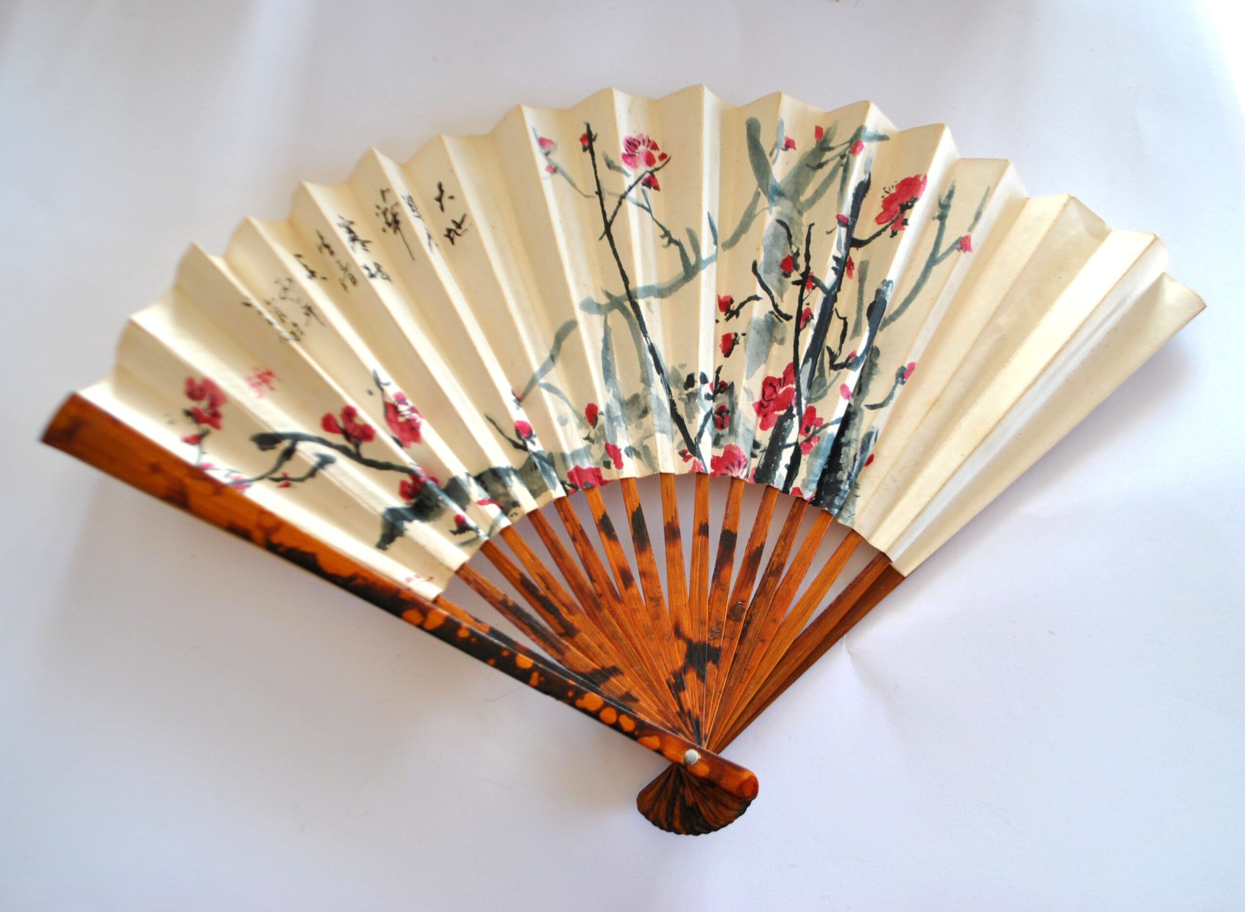 Vintage bamboo fan with floral decoration from China.