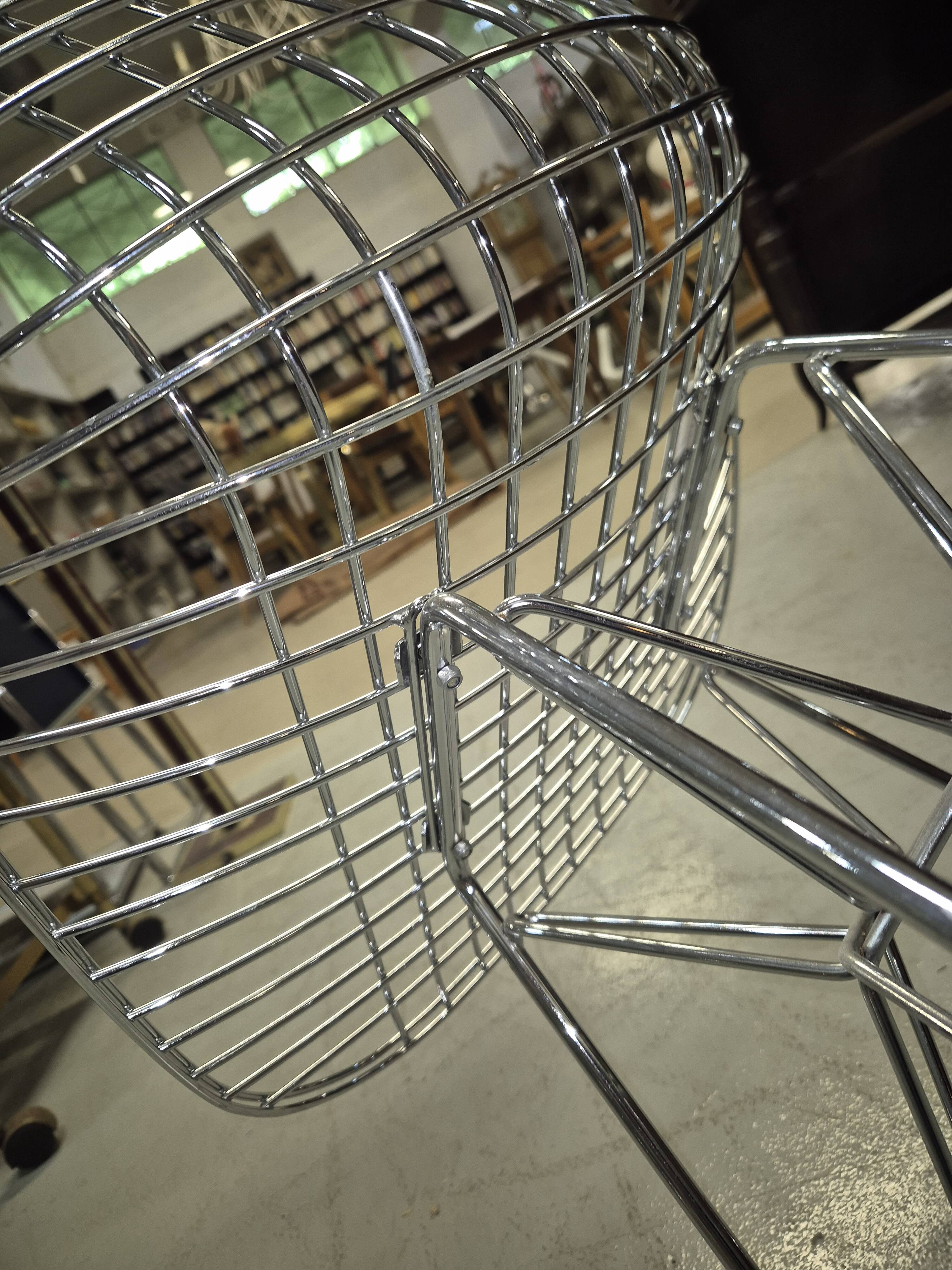 Série de 4 chaises wire chair Eames