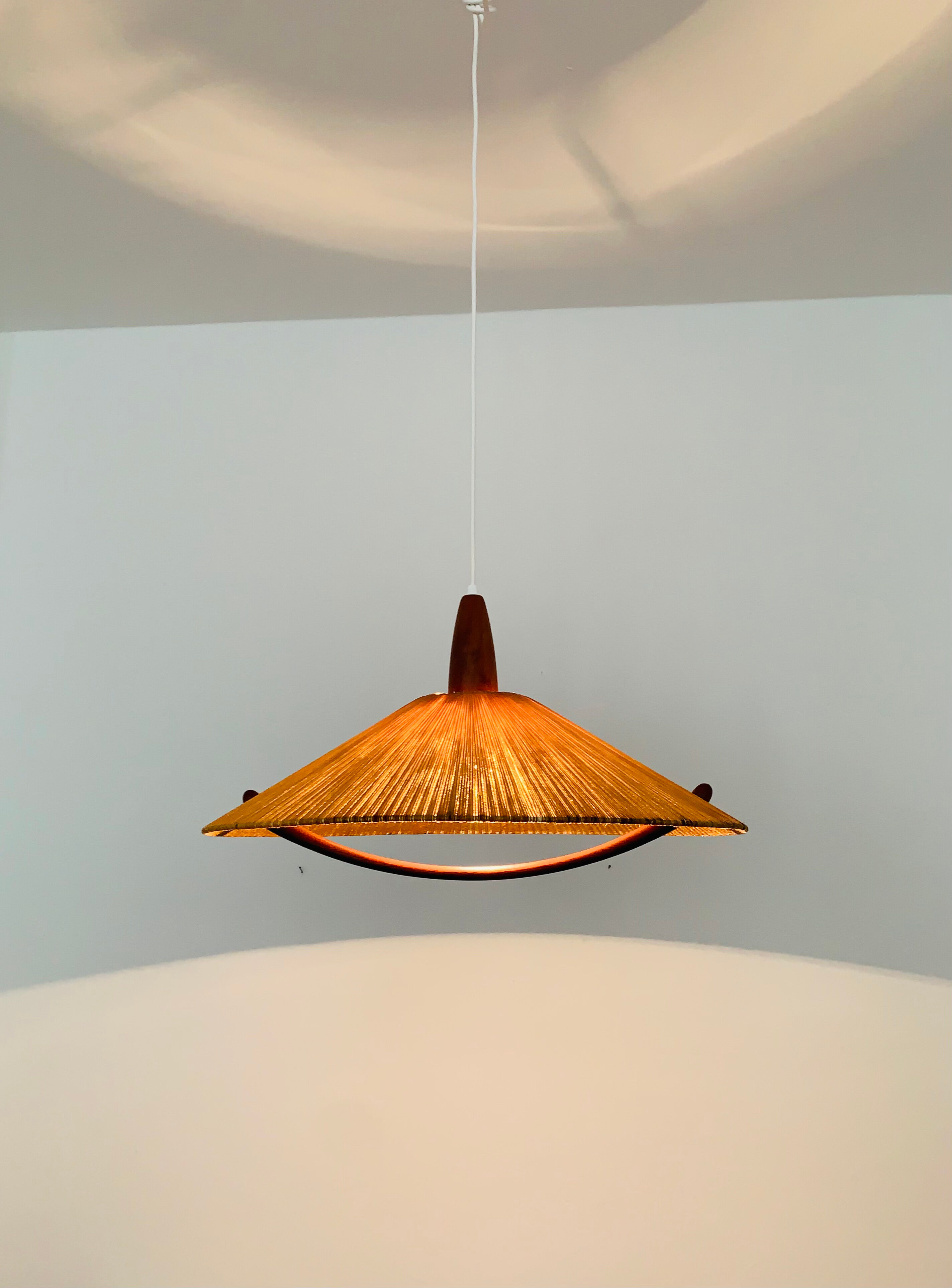 Raffia bast and teak pendant lamp by Temde