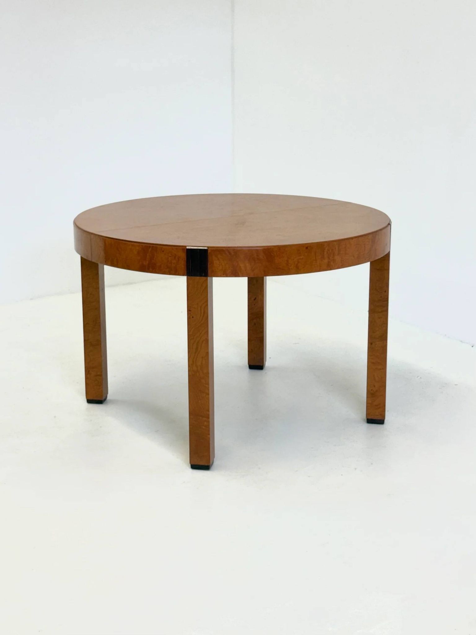 Table à manger ronde en bois de noyer vintage par Grange