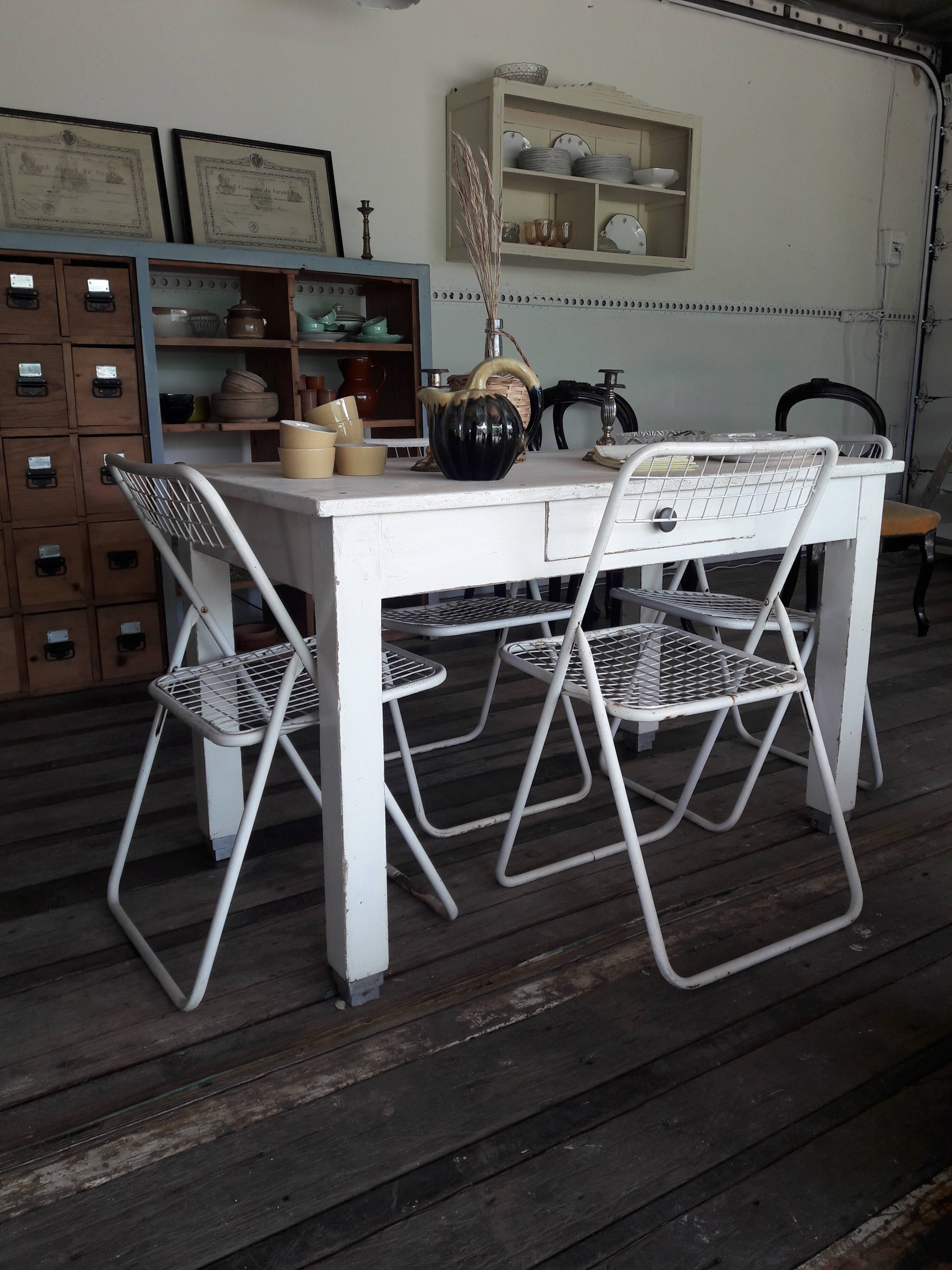 Lot de 4 chaises en métal peint