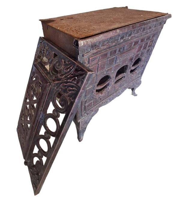 Poêle à bois ancien en fonte émaillée art deco marque phebus coloris aubergine