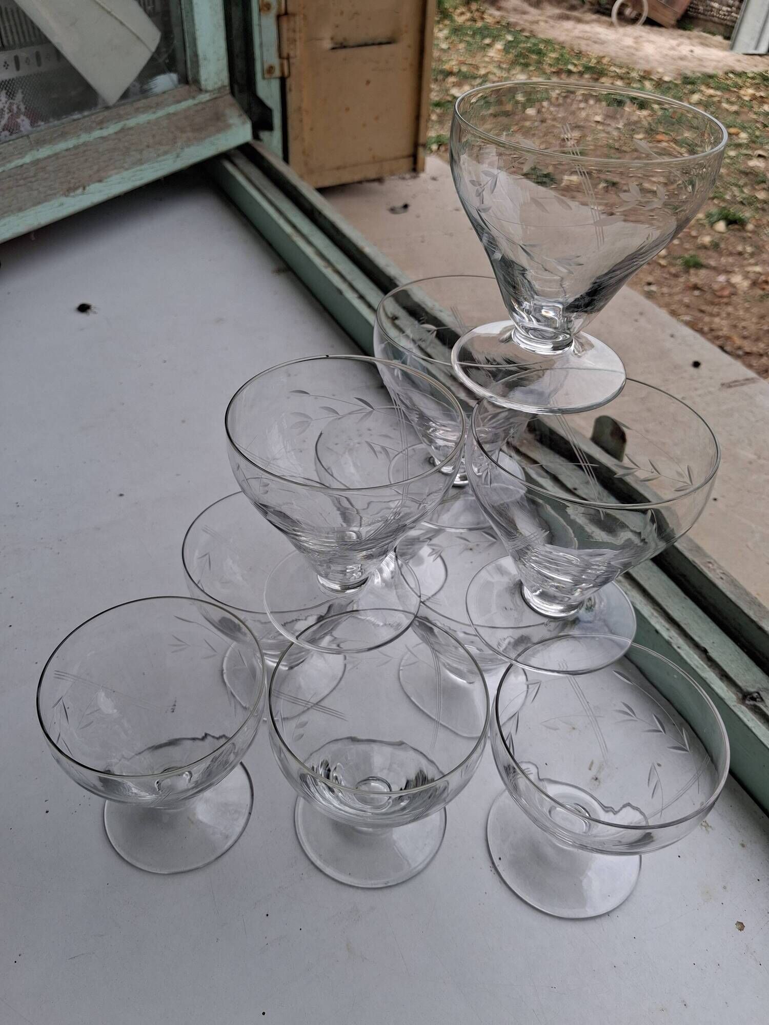 Set of engraved vintage glass.