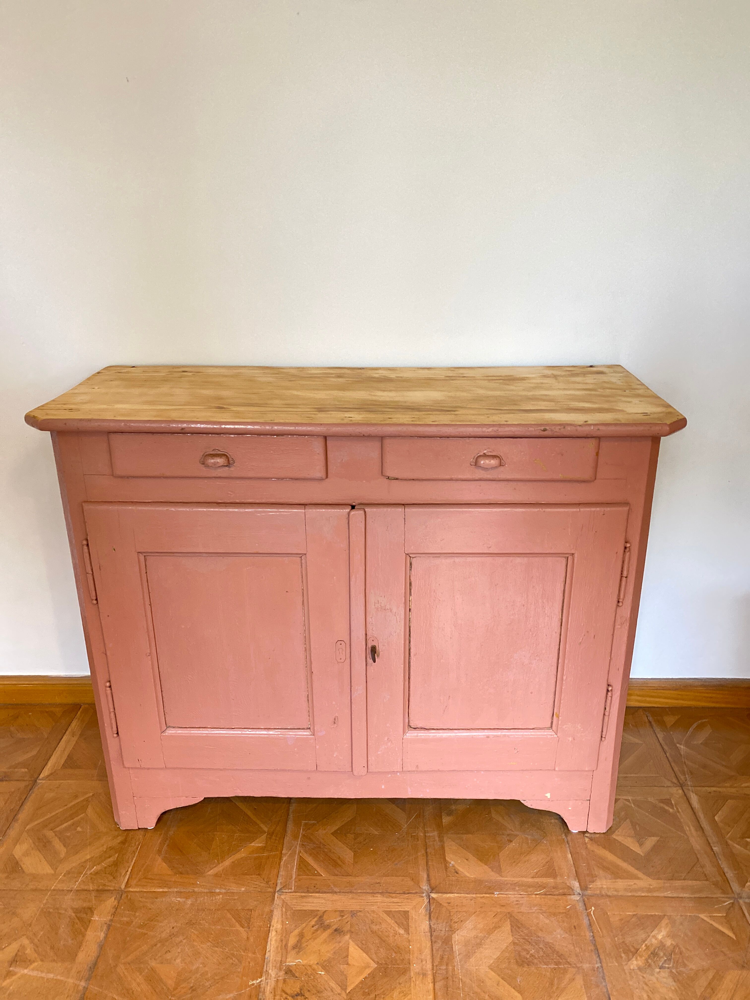 Parisian buffet in its pretty patina & raw tray