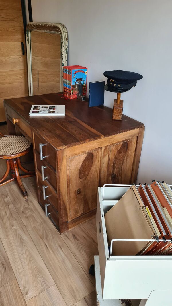 Bureau vintage administratif – noyer massif avec tiroirs