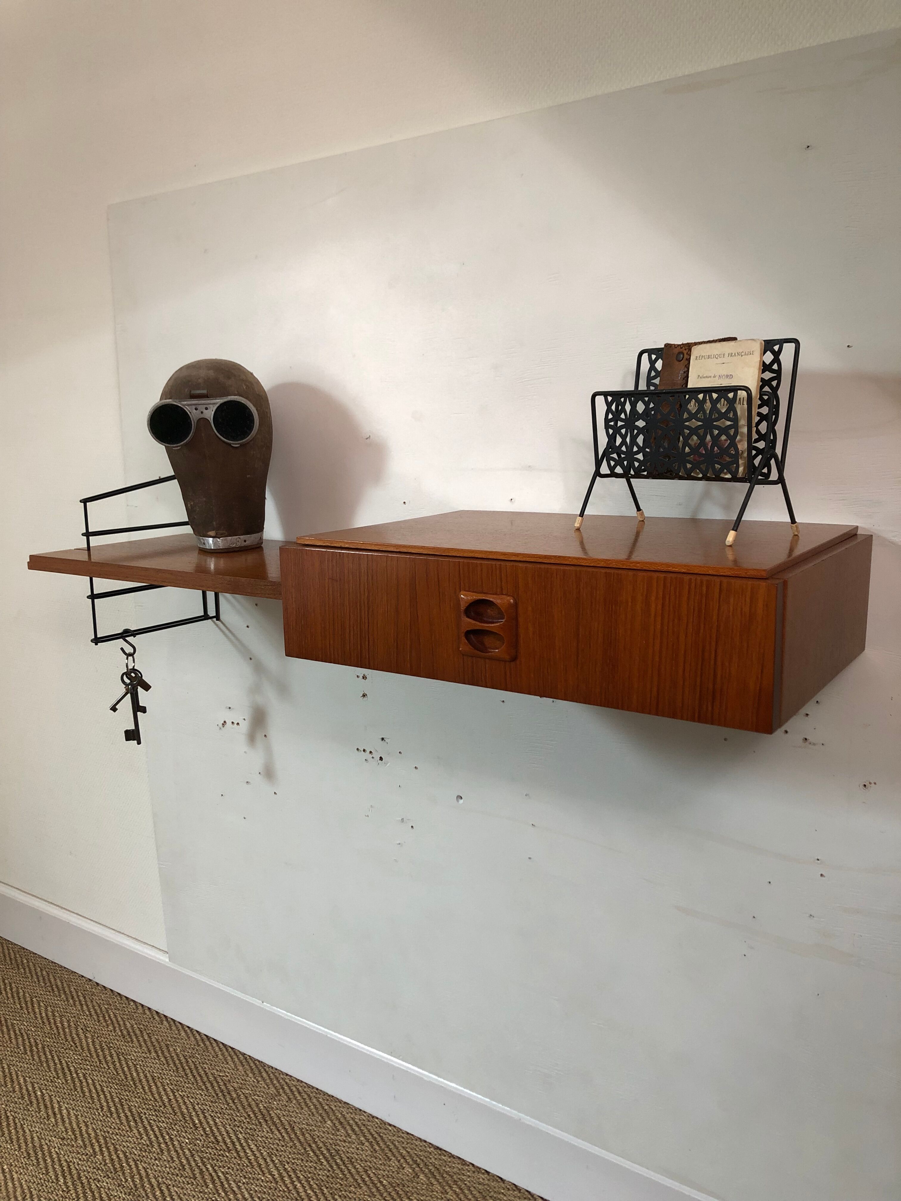 Wall console