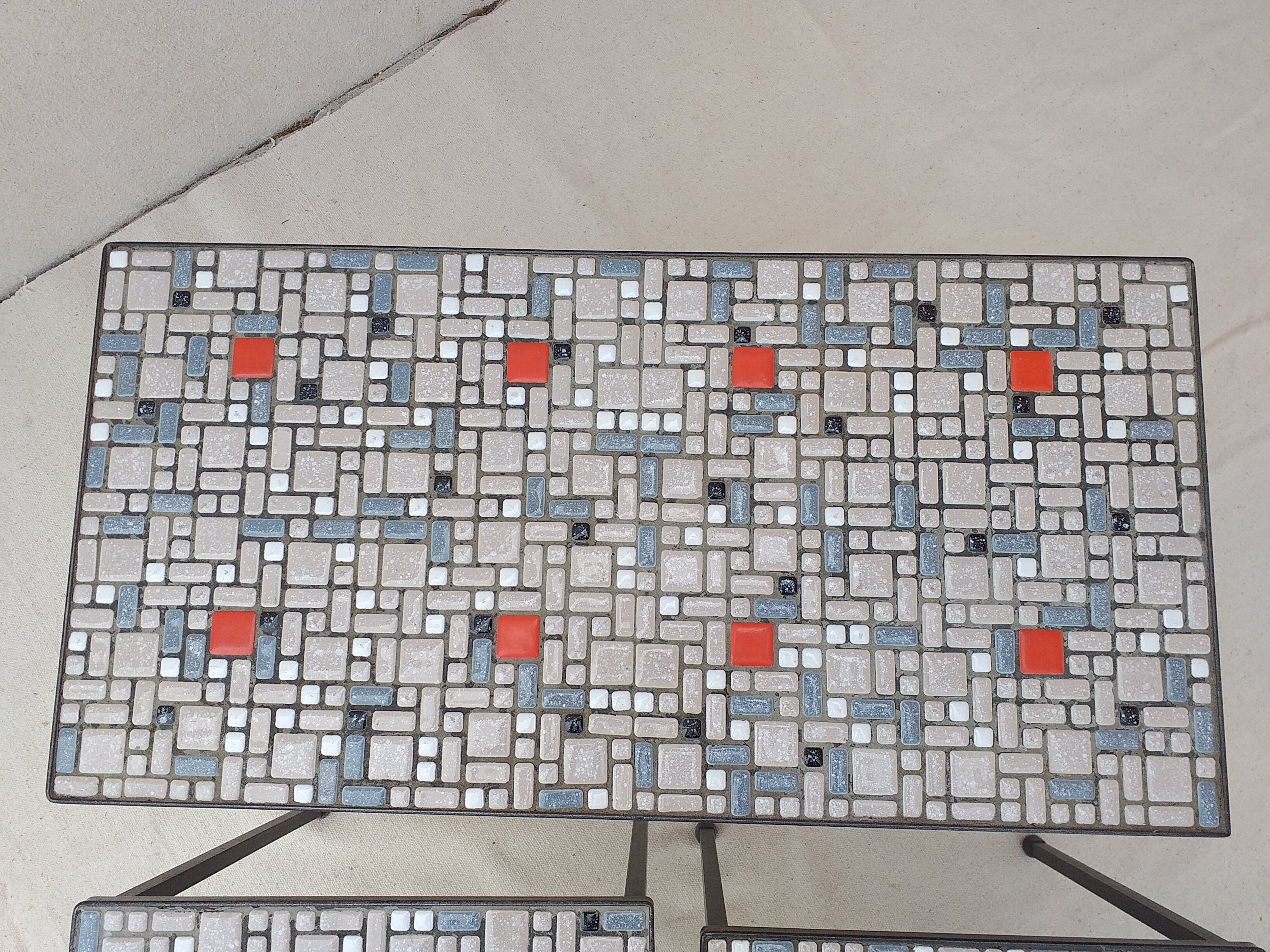 Pull-out tables  modernist ceramic