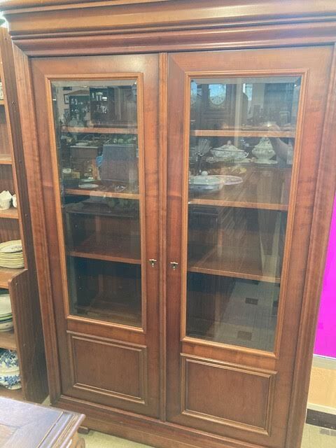 Bookcase with 2 glass doors