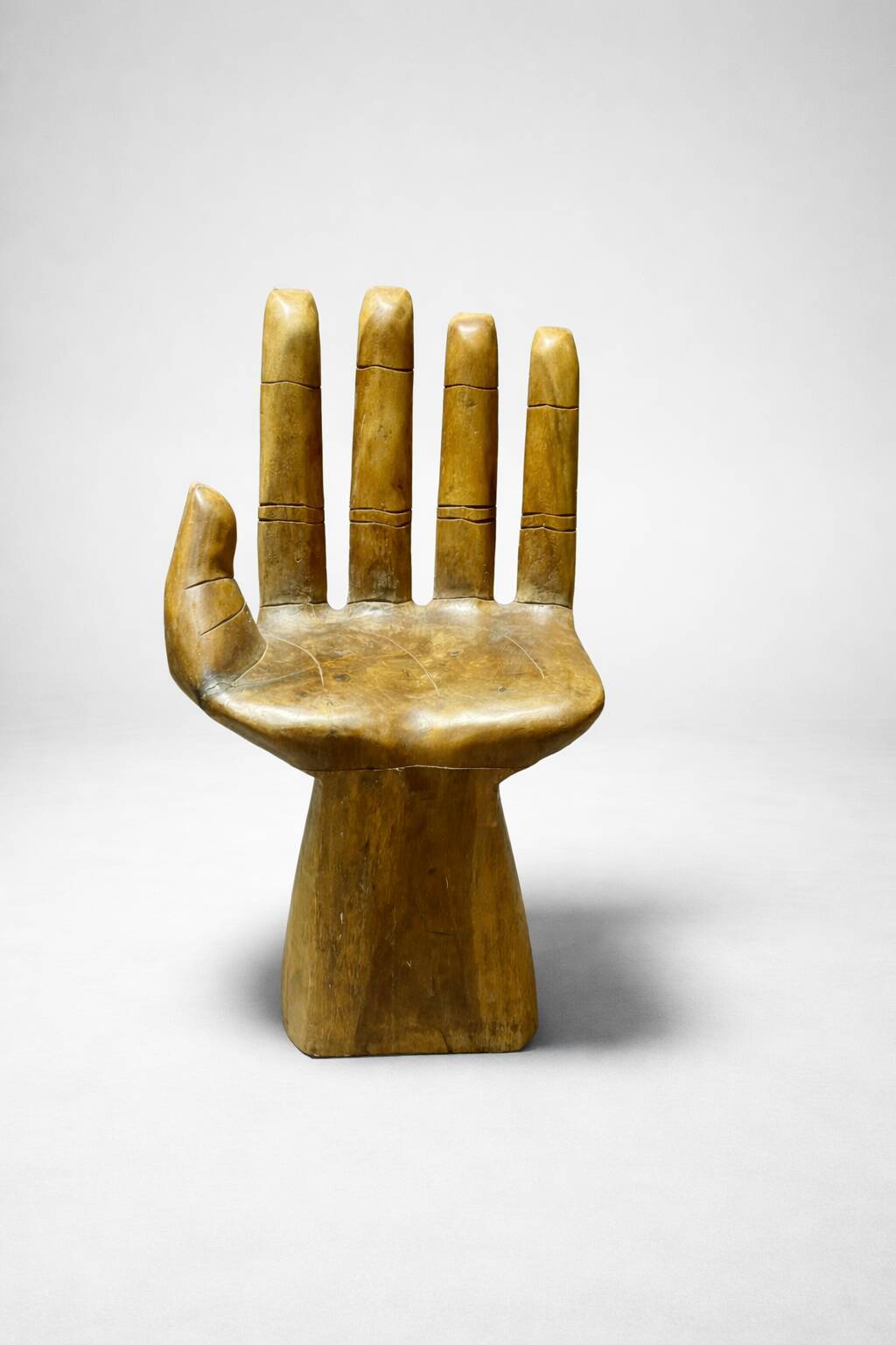 Sculptural wooden armchair – Hand shape