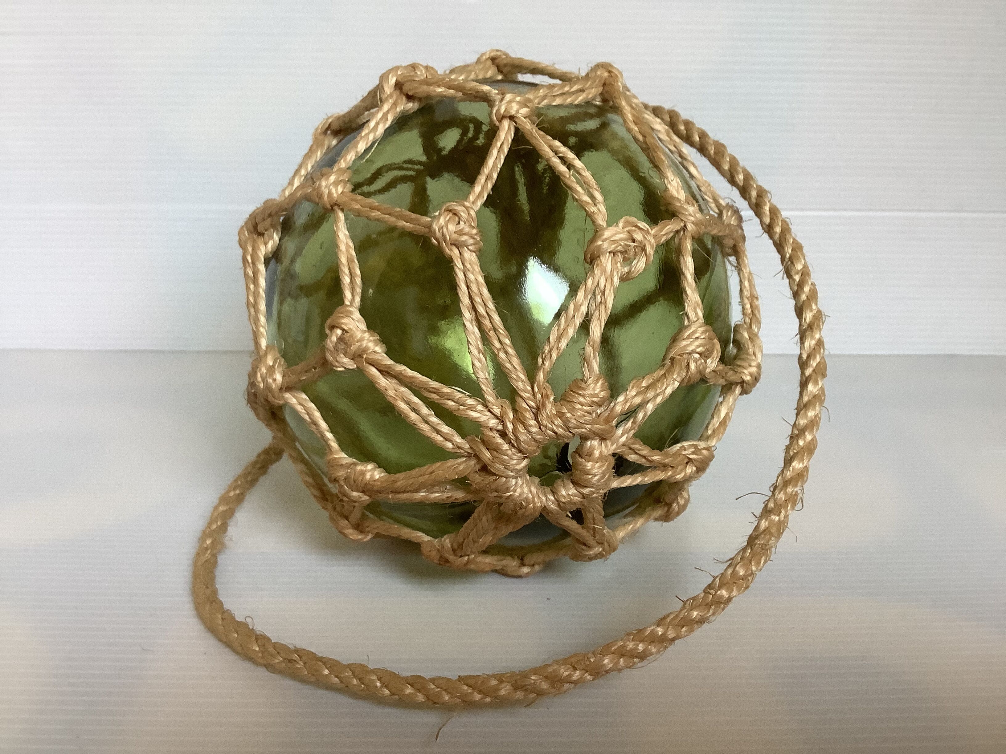 Sailor's ball in float glass