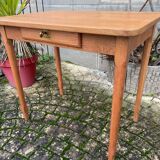 Petite table