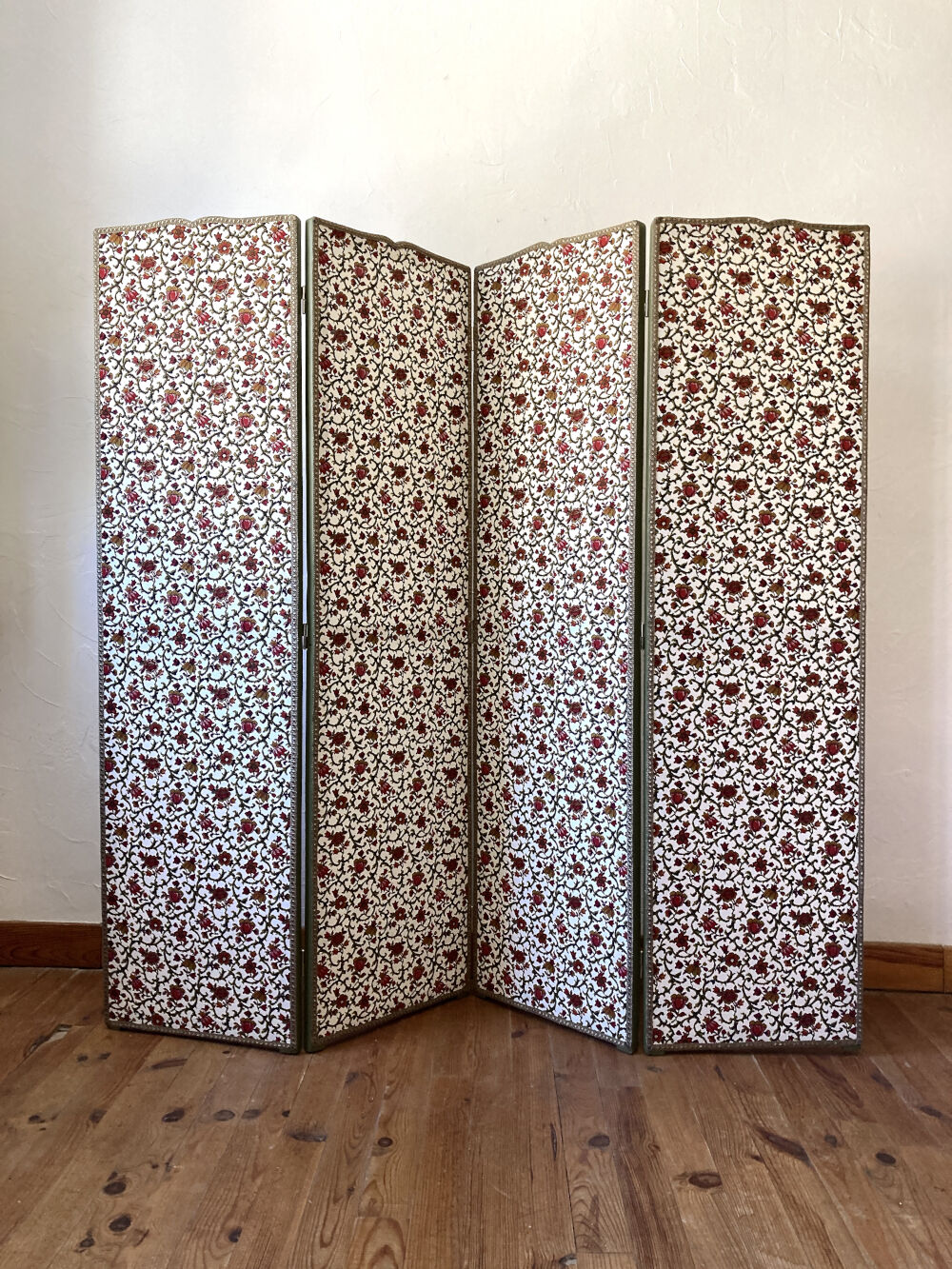 Antique 4-panel screen in pine, restored, "Grand Teint furniture" fabric.