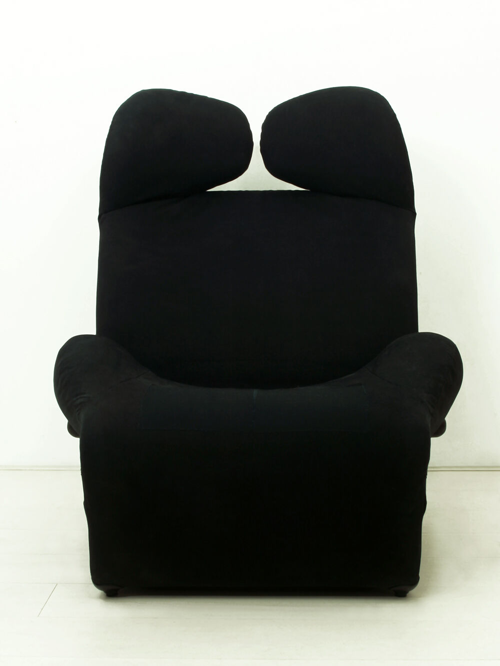 Italian Black Wink Lounge Chair With Mickey Mouse Ears by Toshiyuki Kita for Cassina, 1980s