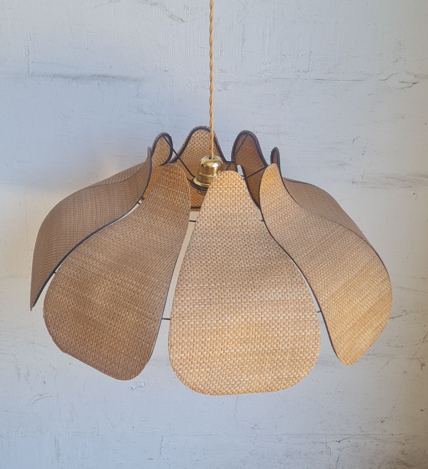 Lotus flower suspension in canning