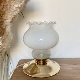 Lampe à poser vintage avec globe blanc et base en laiton ancien - Éclairage élégant avec fil doré tressé