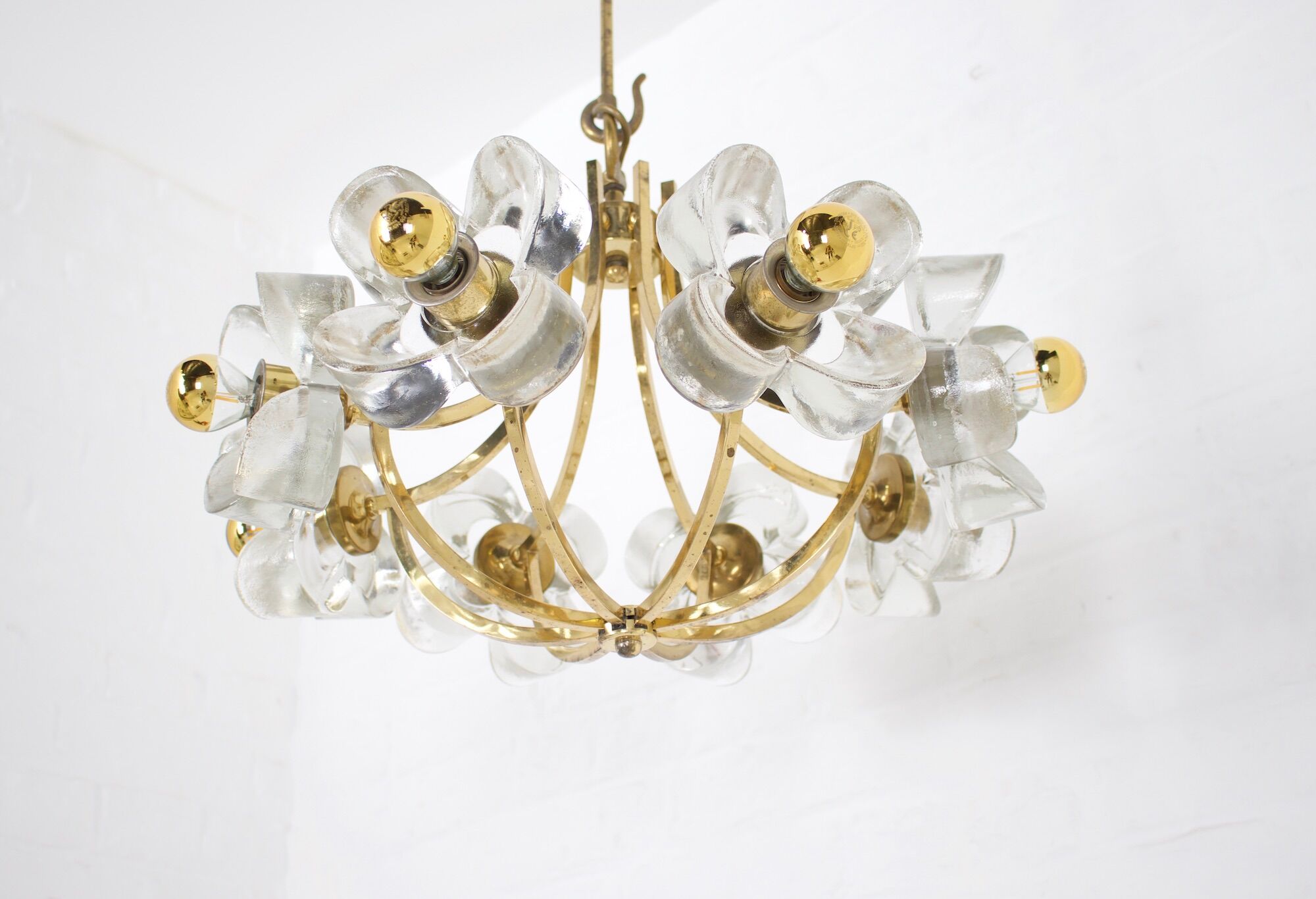 Lustre en laiton & fleurs Simon & Schelle.