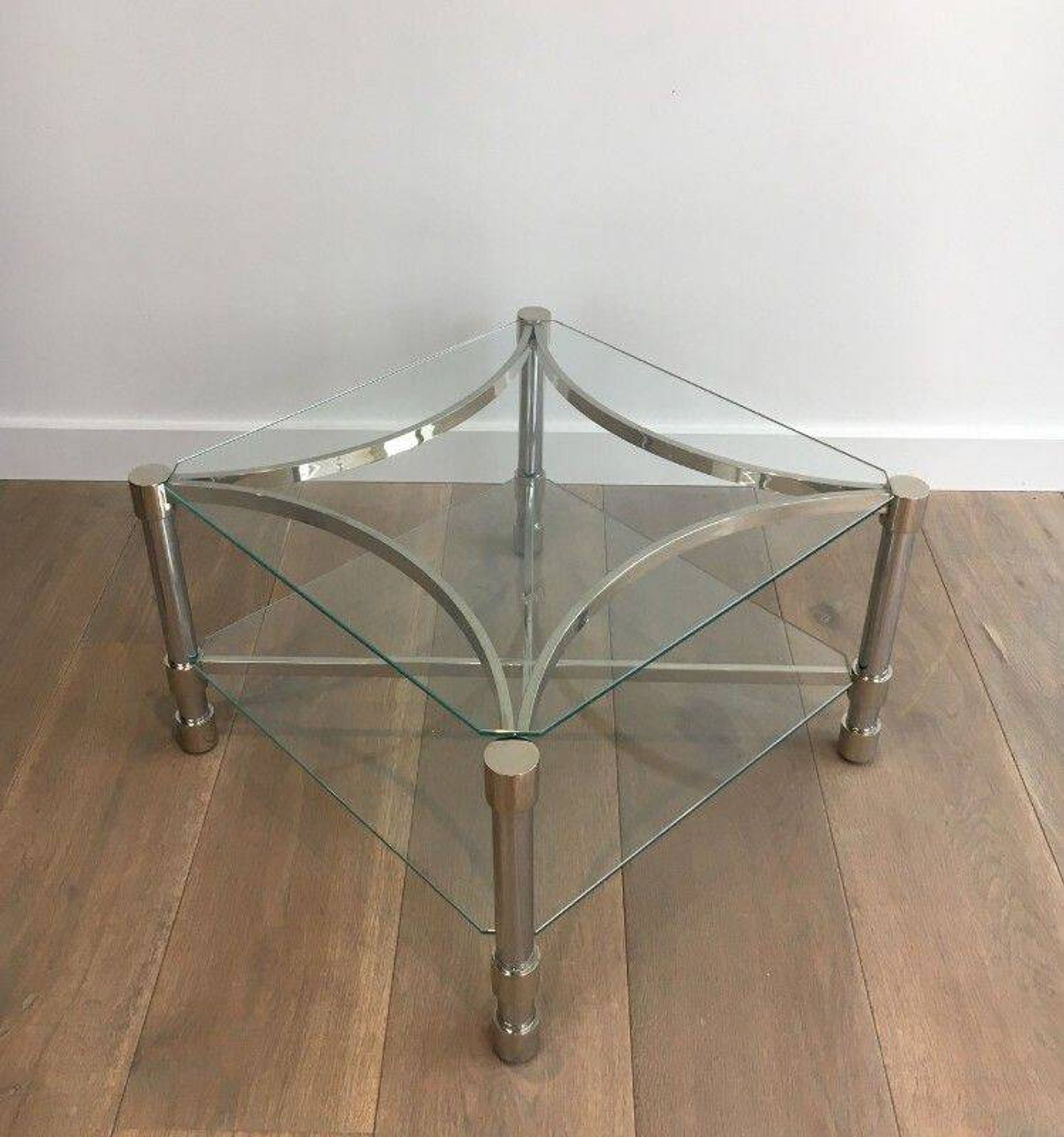 Paire de bouts de canapé en métal chromé et verre