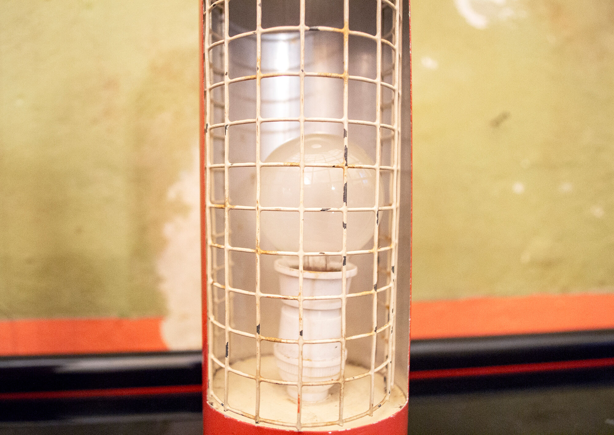 Pair of bedside lamps with wire mesh Italy 50s