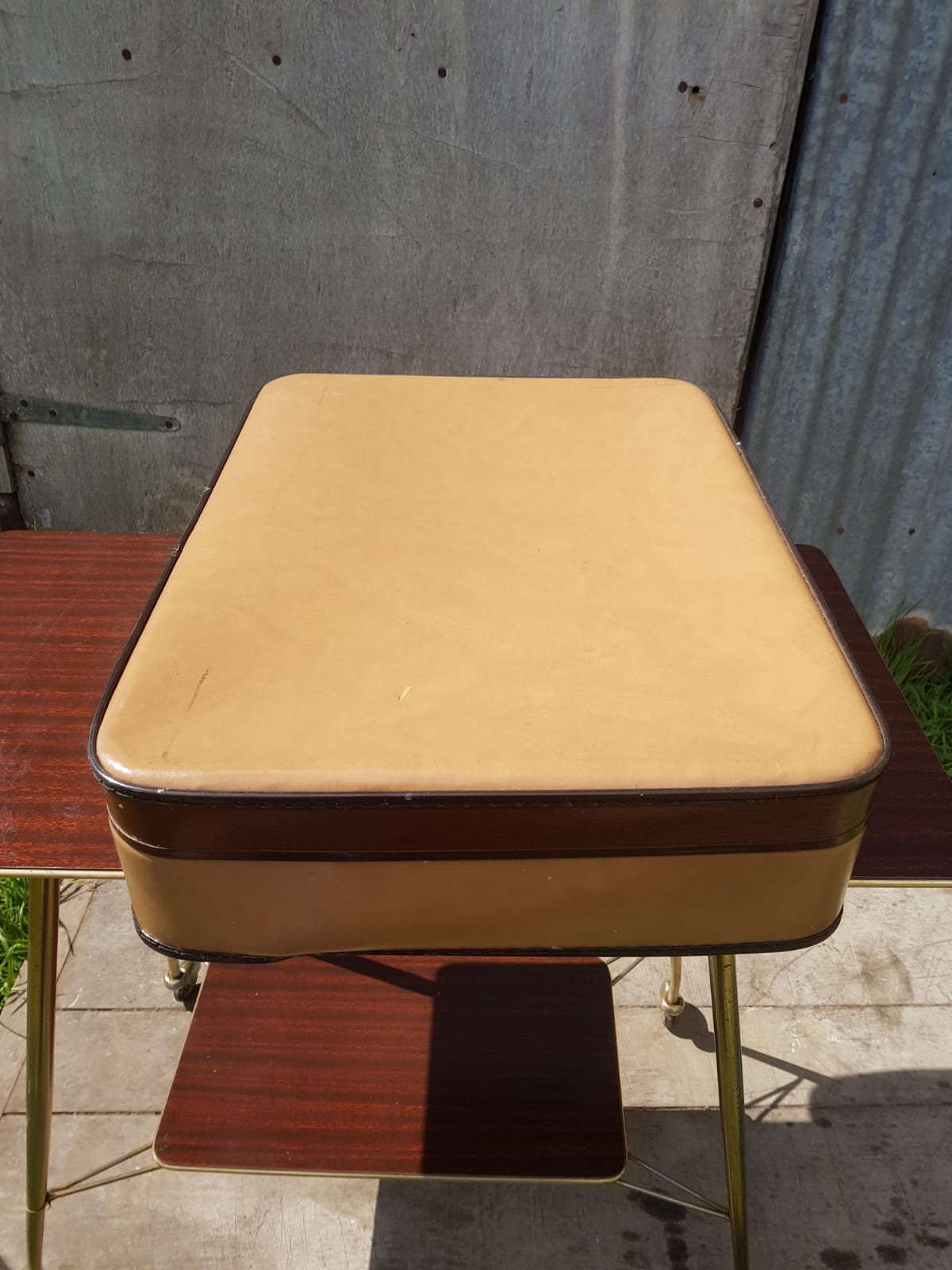 Paire ancienne valise carton marron & beige avec anse bakélite vintage