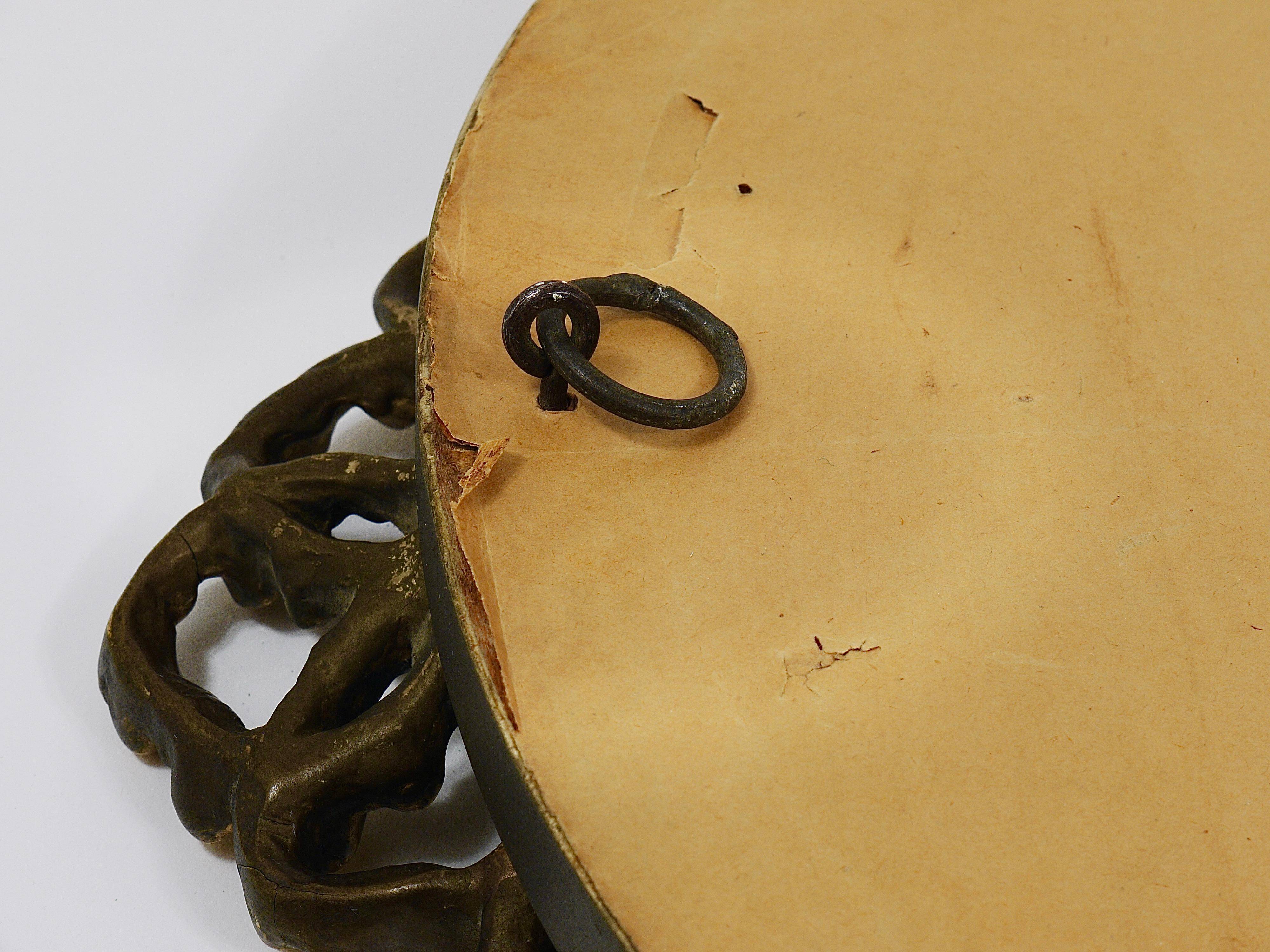 Faceted wall mirror in neoclassical Gustavian style, oval, in gilded wood, Italy, 1900s.