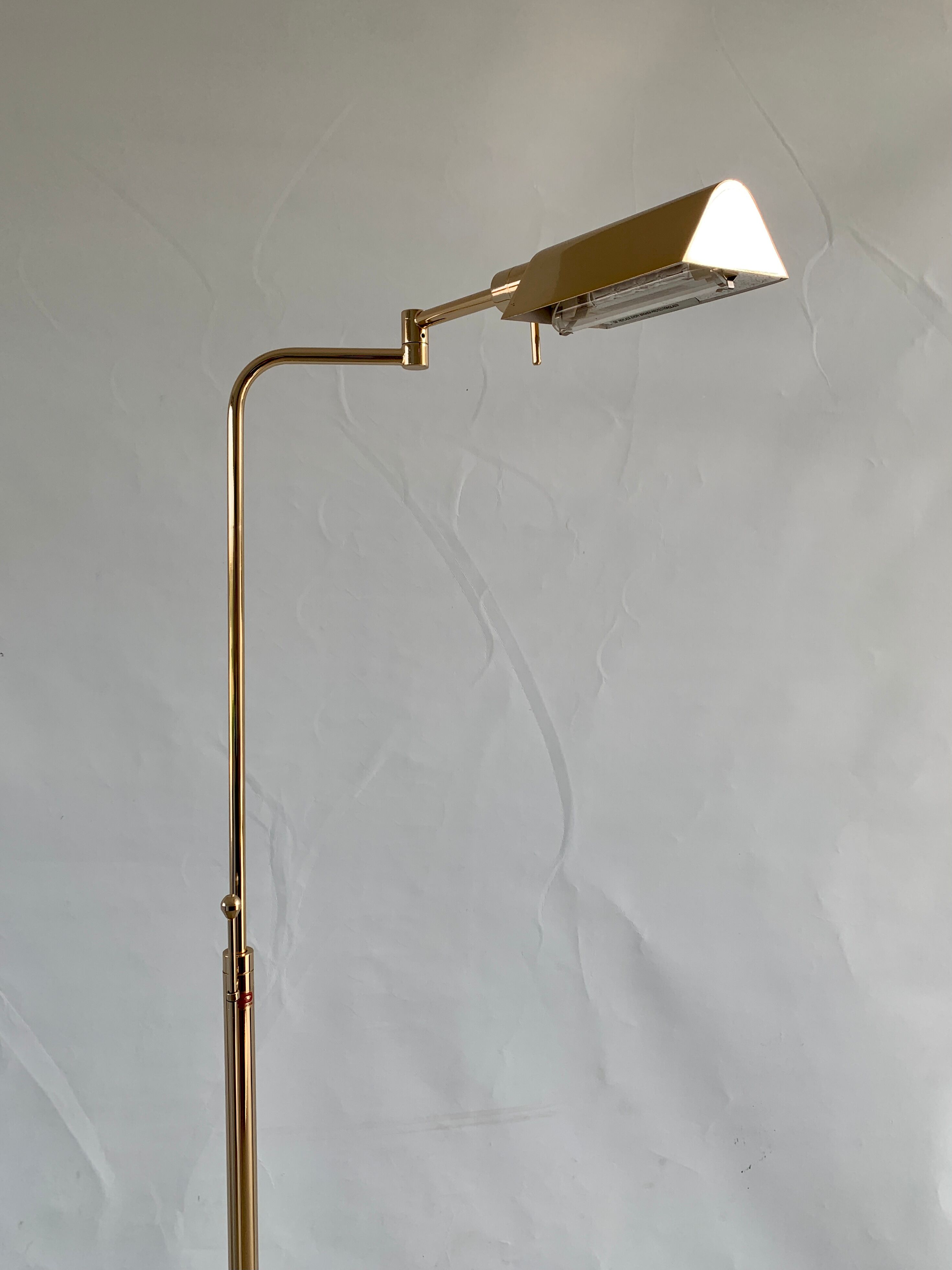 Lampadaire moderne liseuse orientable , PUJOL