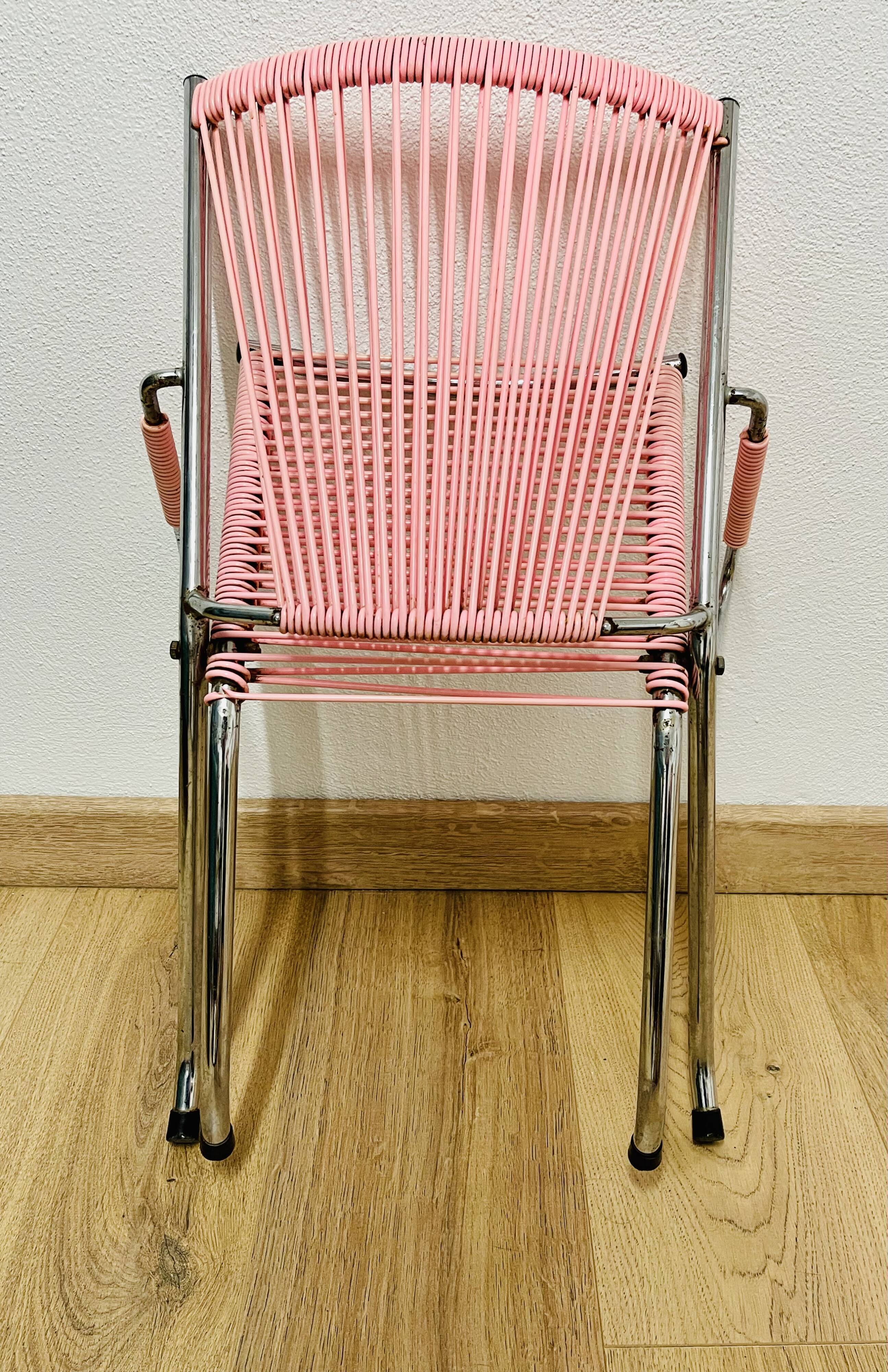 Pink scoubidou chair