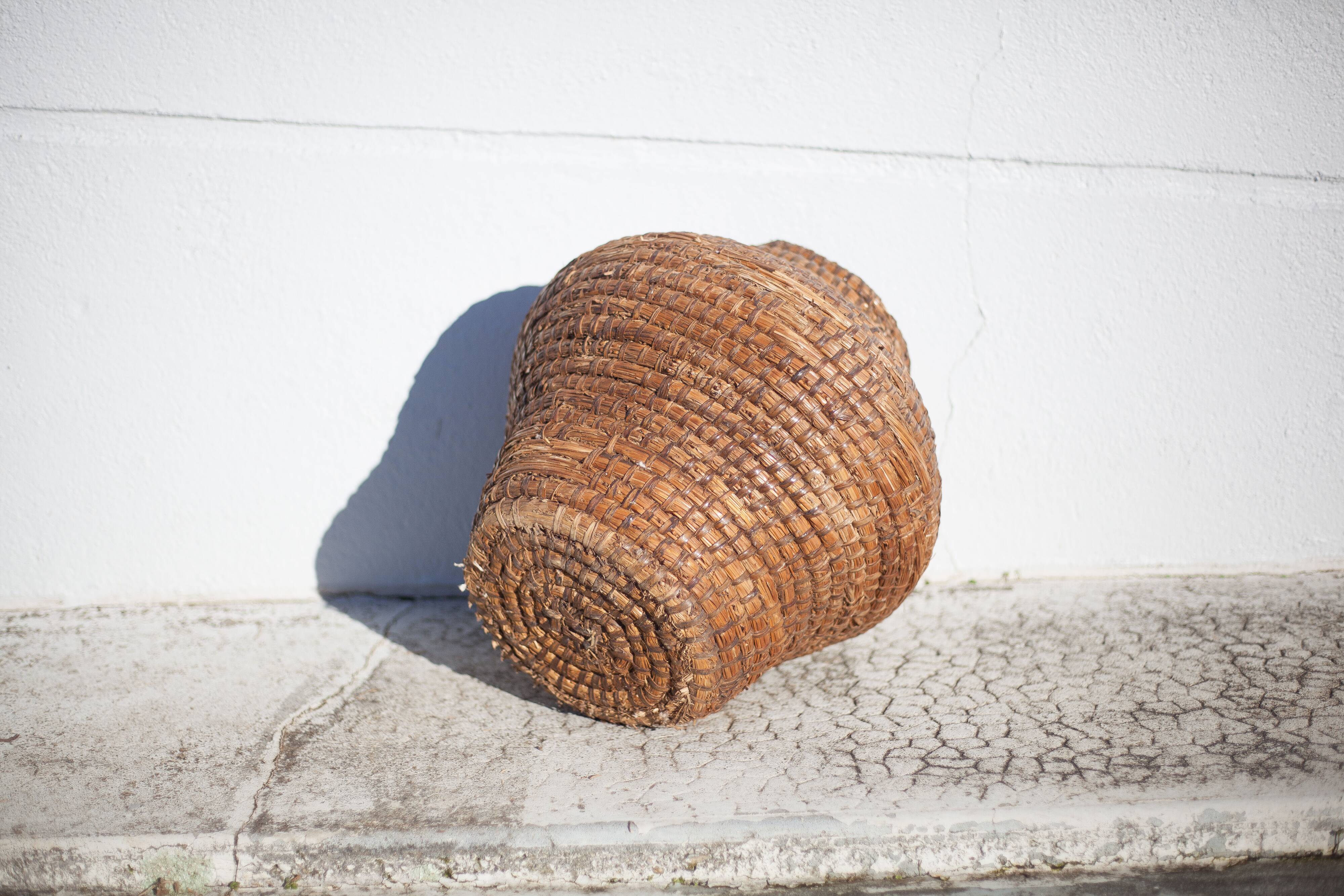 Old basket, burgundy straw and bramble, woven basket with lid, interior decoration, storage