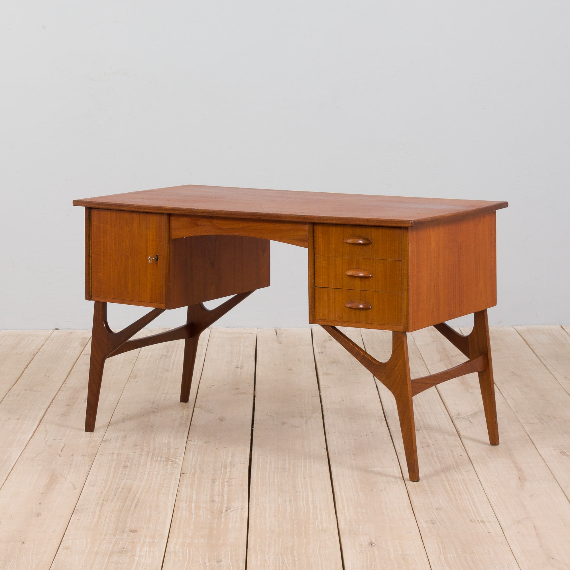 Danish mid century teak desk on sculptural base, 1960s.