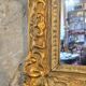 Miroir d’époque Régence à fronton en bois sculpté et doré  – XVIIIe