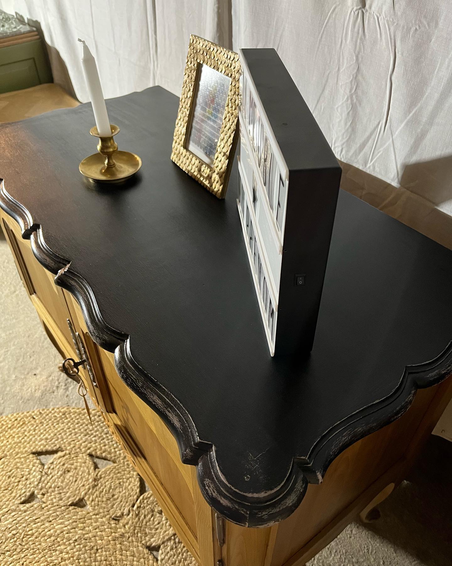 Buffet 2 doors in solid cherry louis XV style