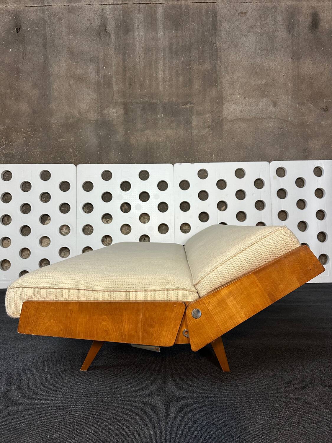 Canapé convertible Daybed Knoll Antimott + Table assortie –