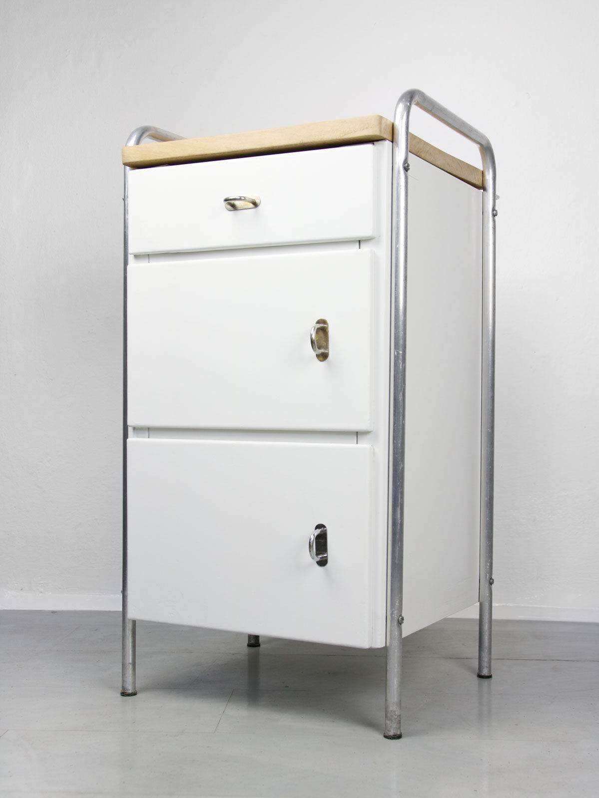 Armoires industrielles du milieu du siècle