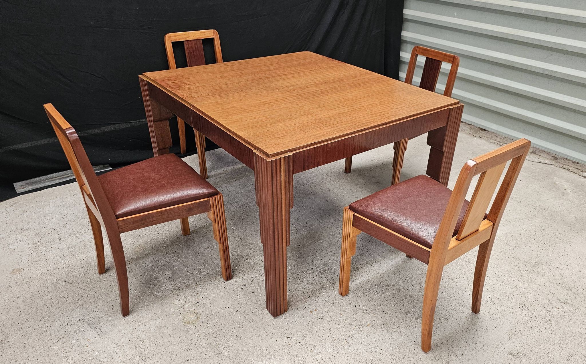Lot table et ses 6 chaises Art déco de Saddier & fils