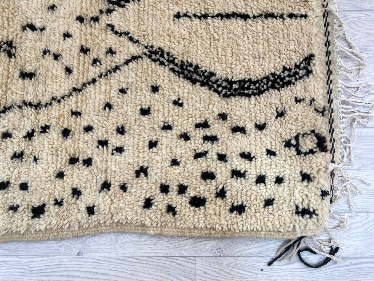 Handmade moroccan berber carpet 260 x 144 cm