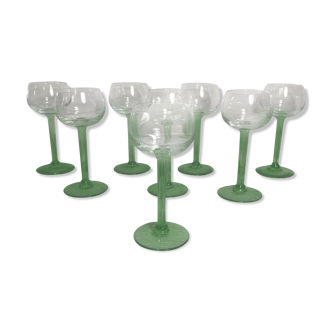 Series of 8 wine glasses