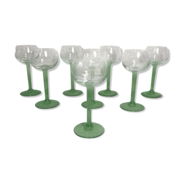 Series of 8 wine glasses