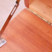 Table de chevet du milieu du siècle par UP Závody, table de nuit en noyer avec rangement.