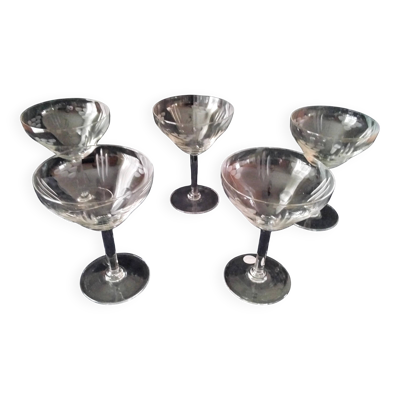 5 Coupes à champagne Vintage en verre   Décor gravé