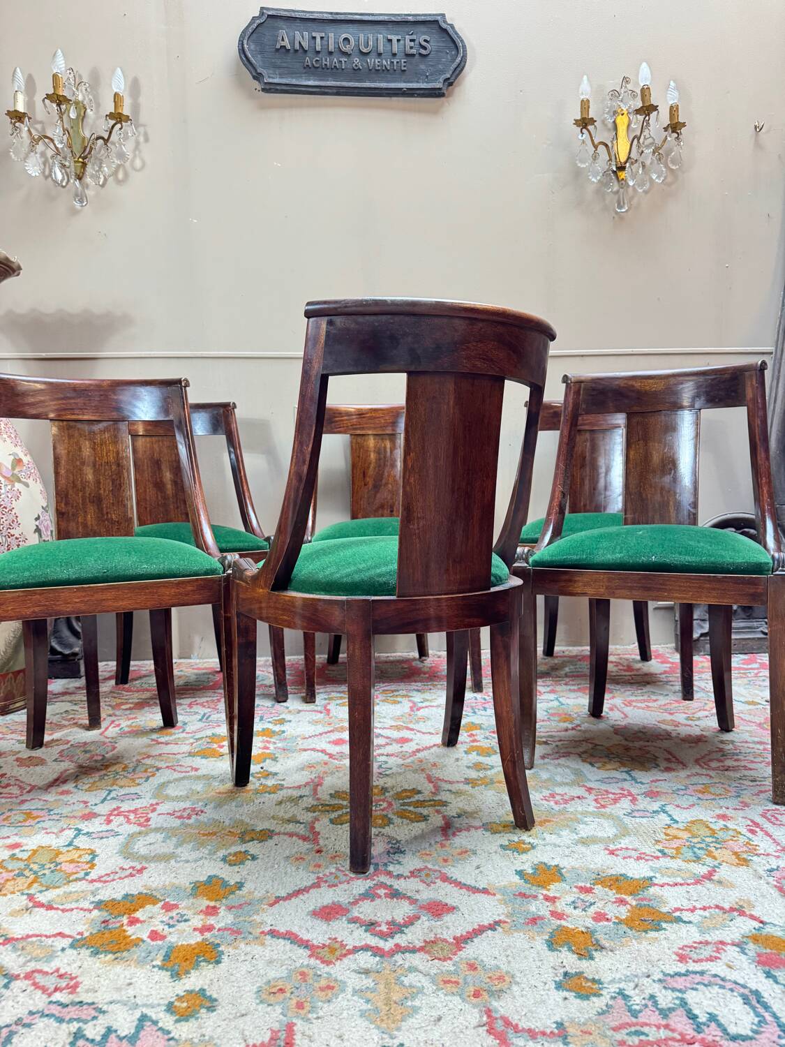 Suite de six chaises gondole en acajou de style empire