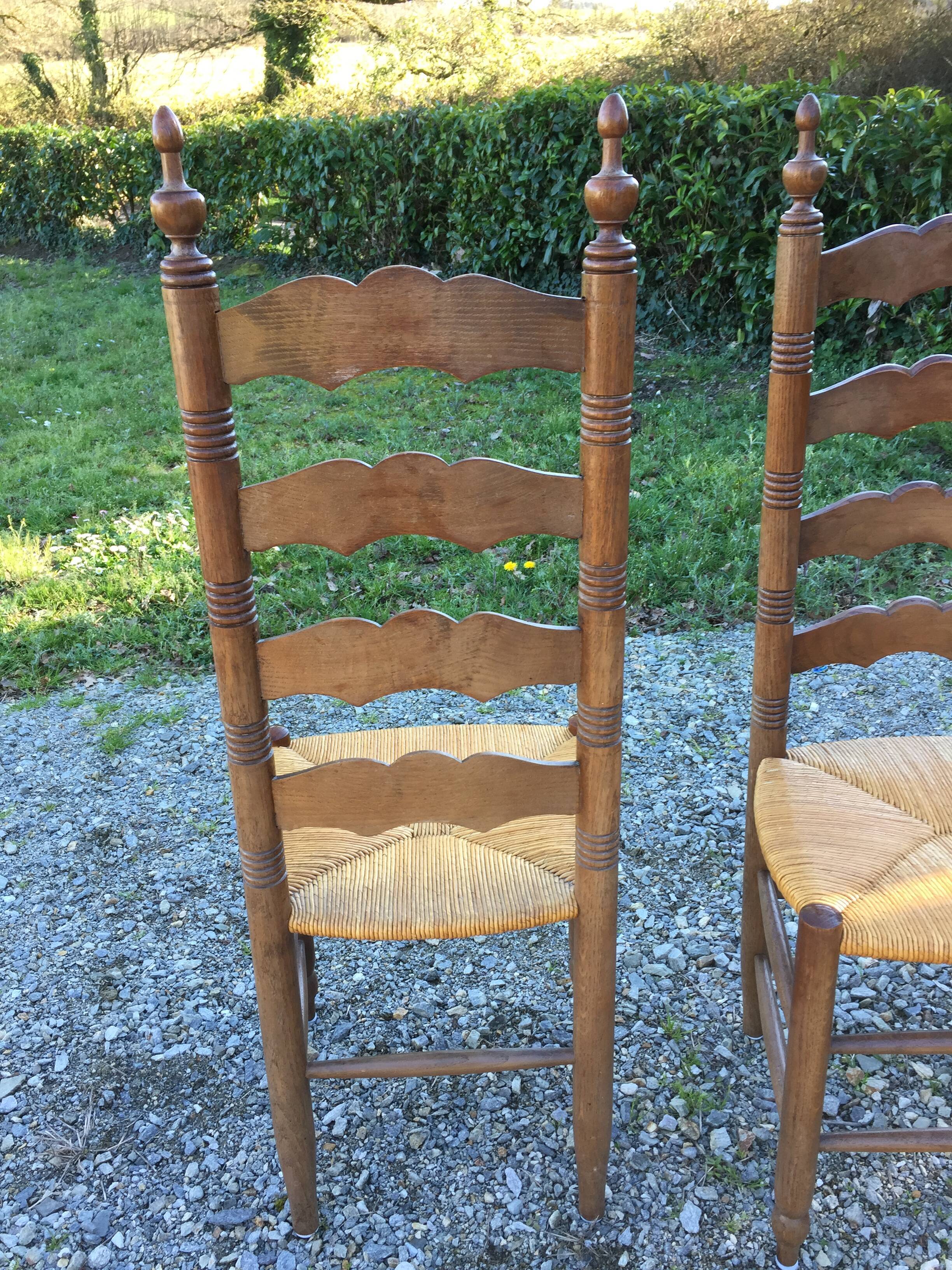 Vintage mulched chairs with high oak backrests with turned legs