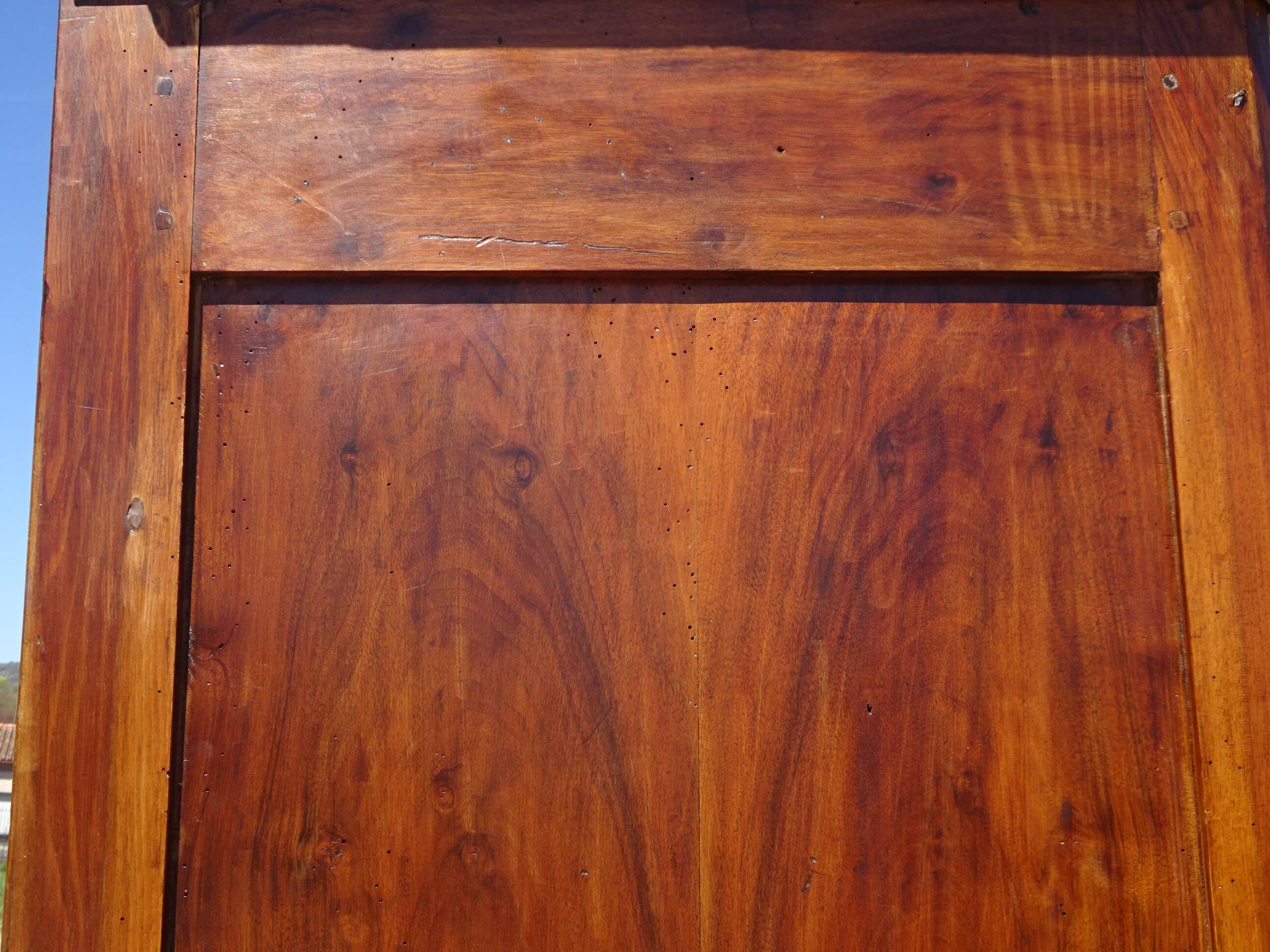 Ancienne armoire Louis Philippe en noyer
