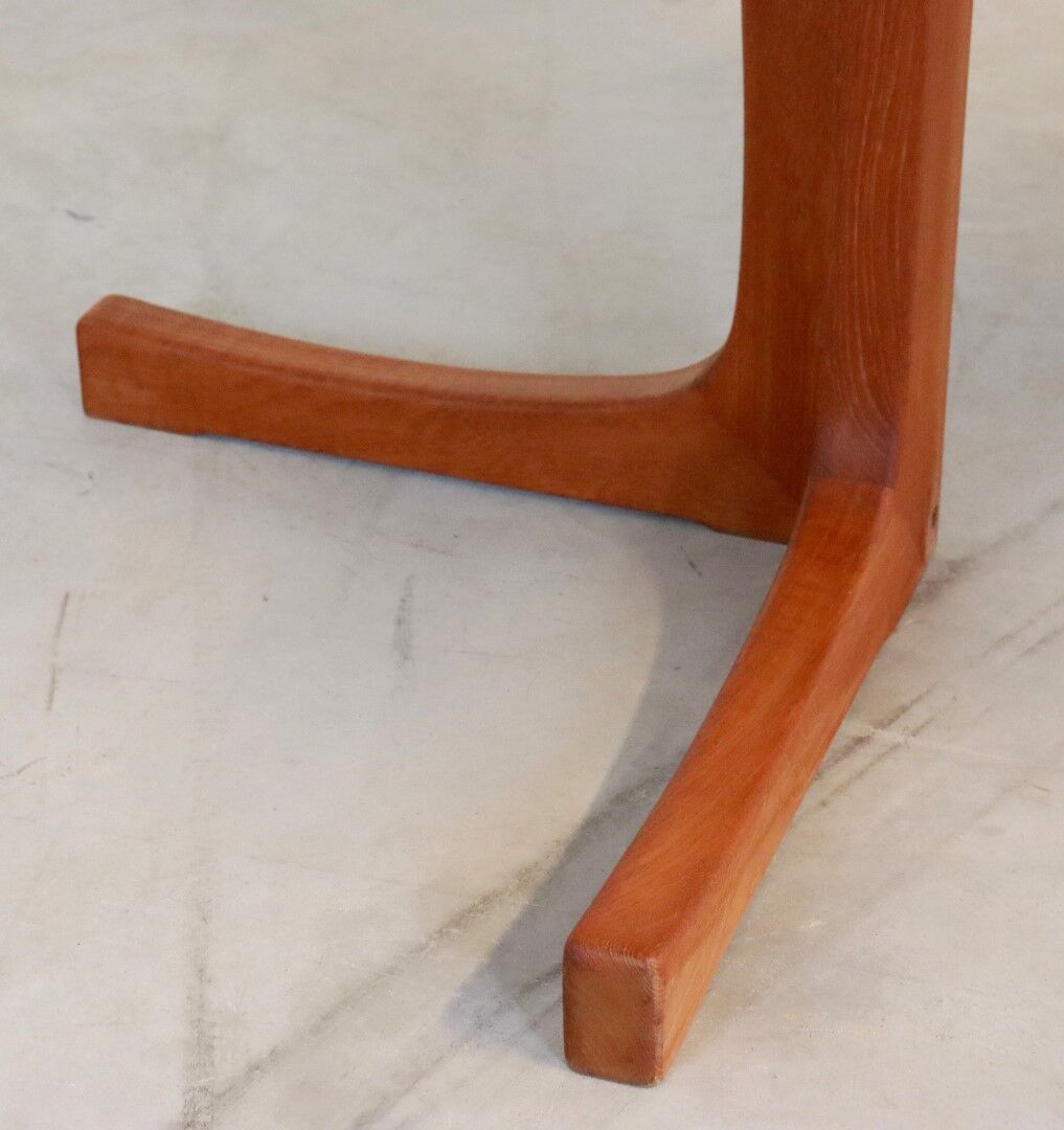 Danish design round dining table 2x extendable 'mejls'