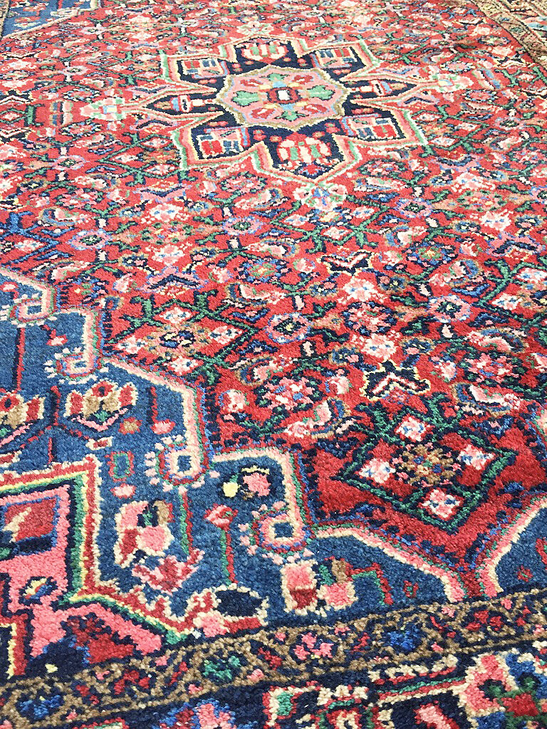 Hand-knoked Persian rug 165 x 113 cm